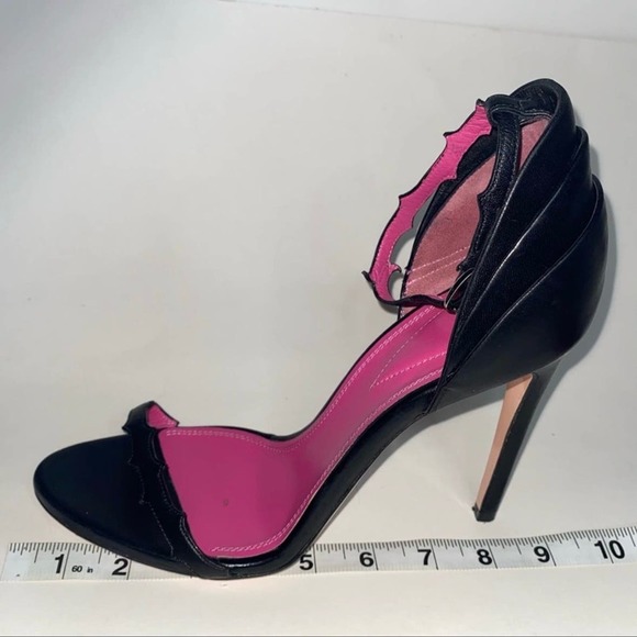 Oscar Tiye Black Strappy Leather Heels RARE EU 39 US 8.5 - Picture 7 of 10